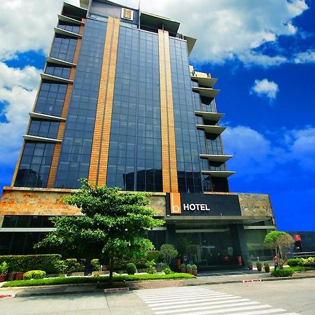 The B Hotel Alabang Muntinlupa City Exterior photo