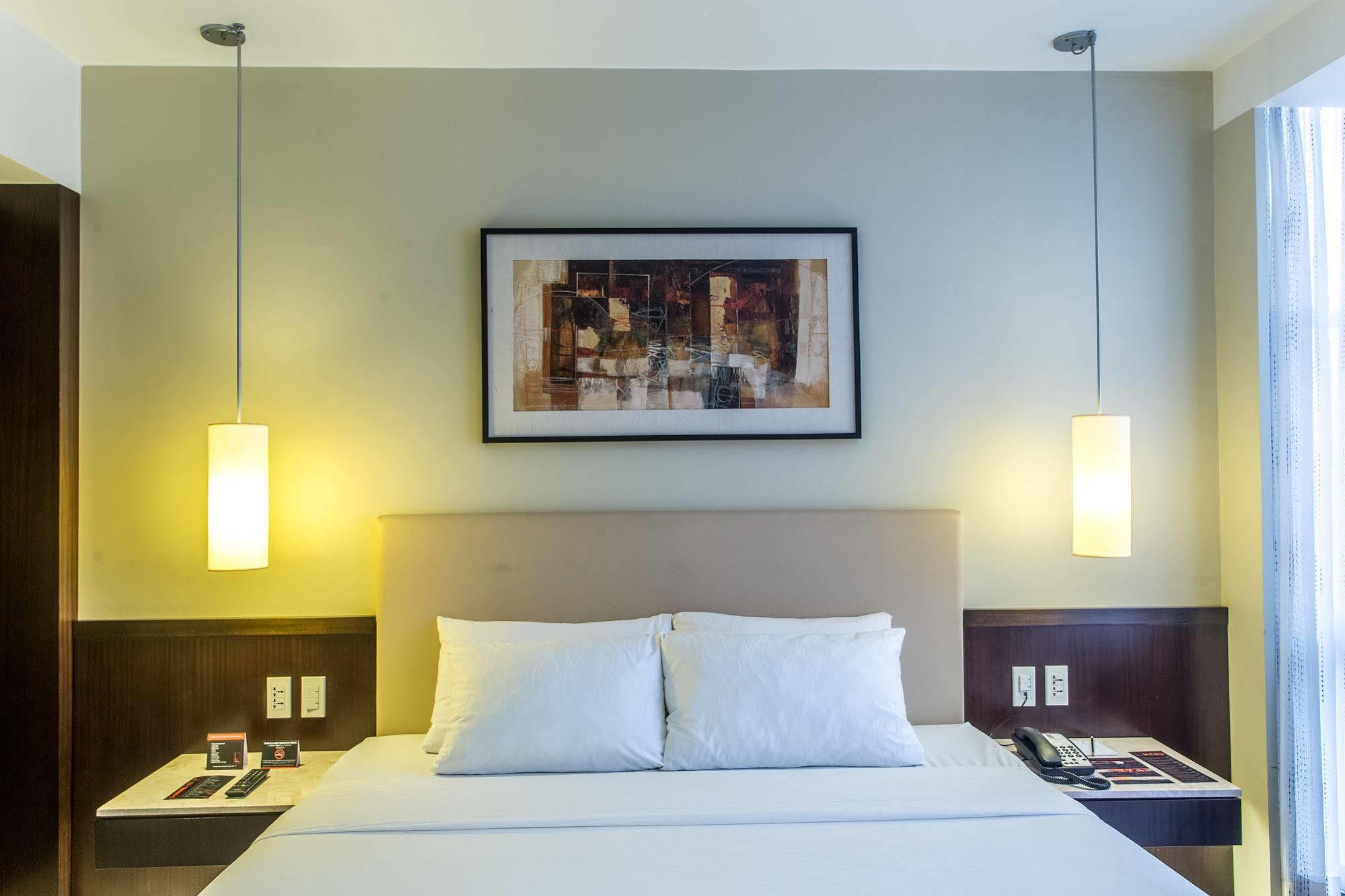 The B Hotel Alabang Muntinlupa City Exterior photo